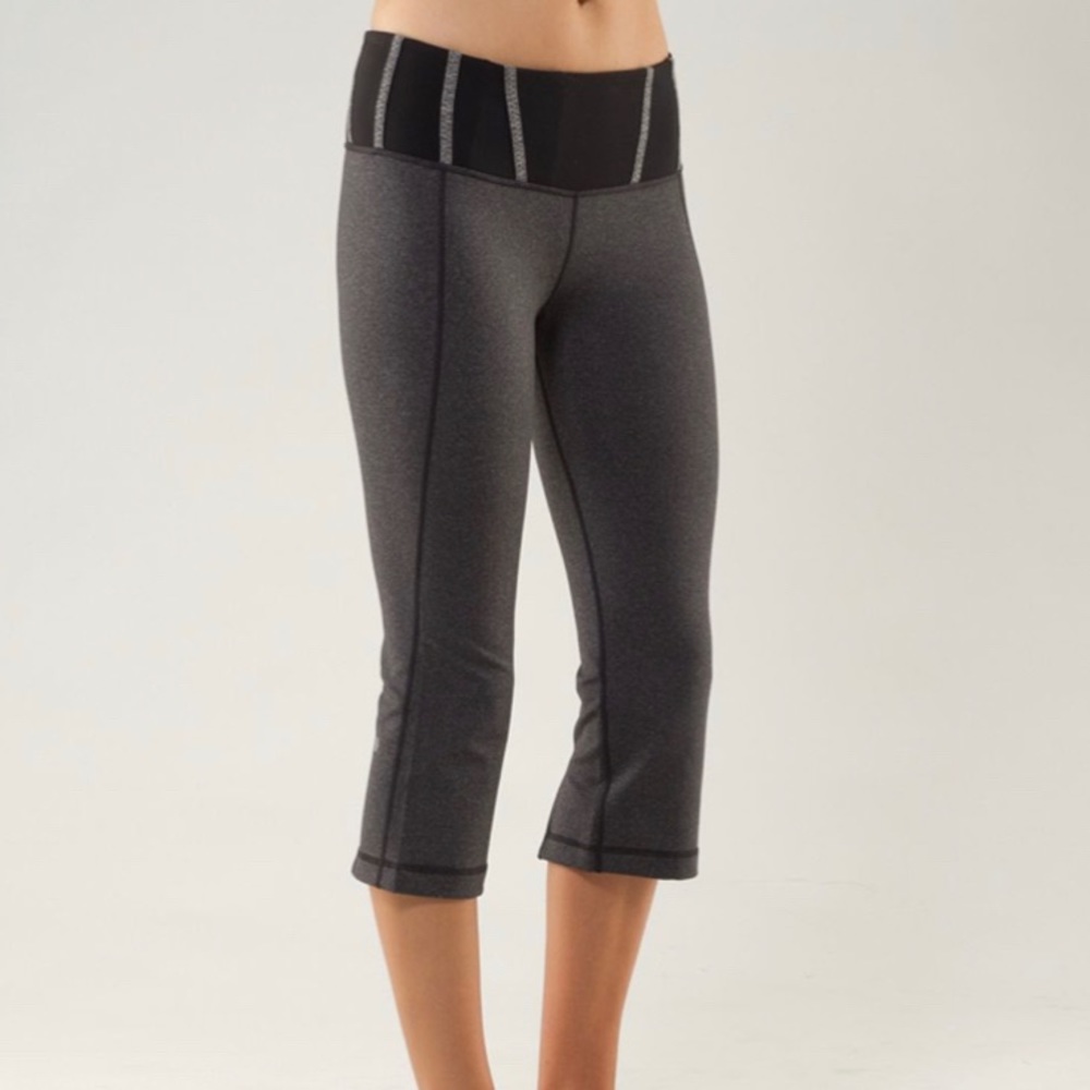 Lululemon Tadasana Slit Crop - Heathered Black